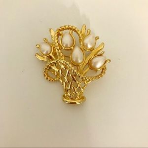 Vintage Bouquet of Pearl Flowers Brooch
